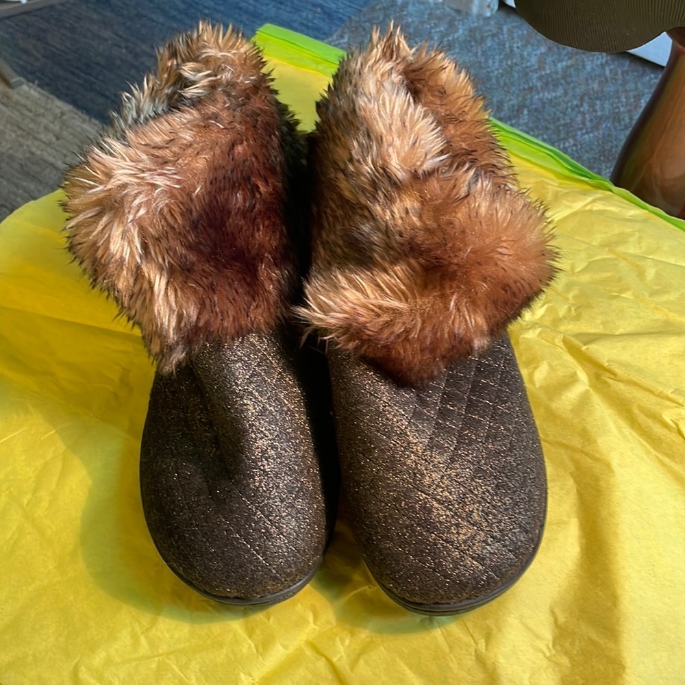 SALE any shoes under $25 can be 2 for $35 deal Any under $15 can be 3 for $25